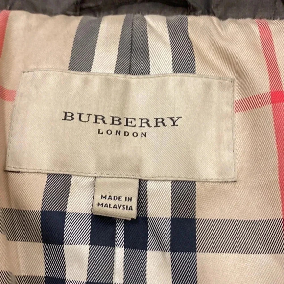 Authentic Burberry winter coat with fur hood - Picture 7 of 13